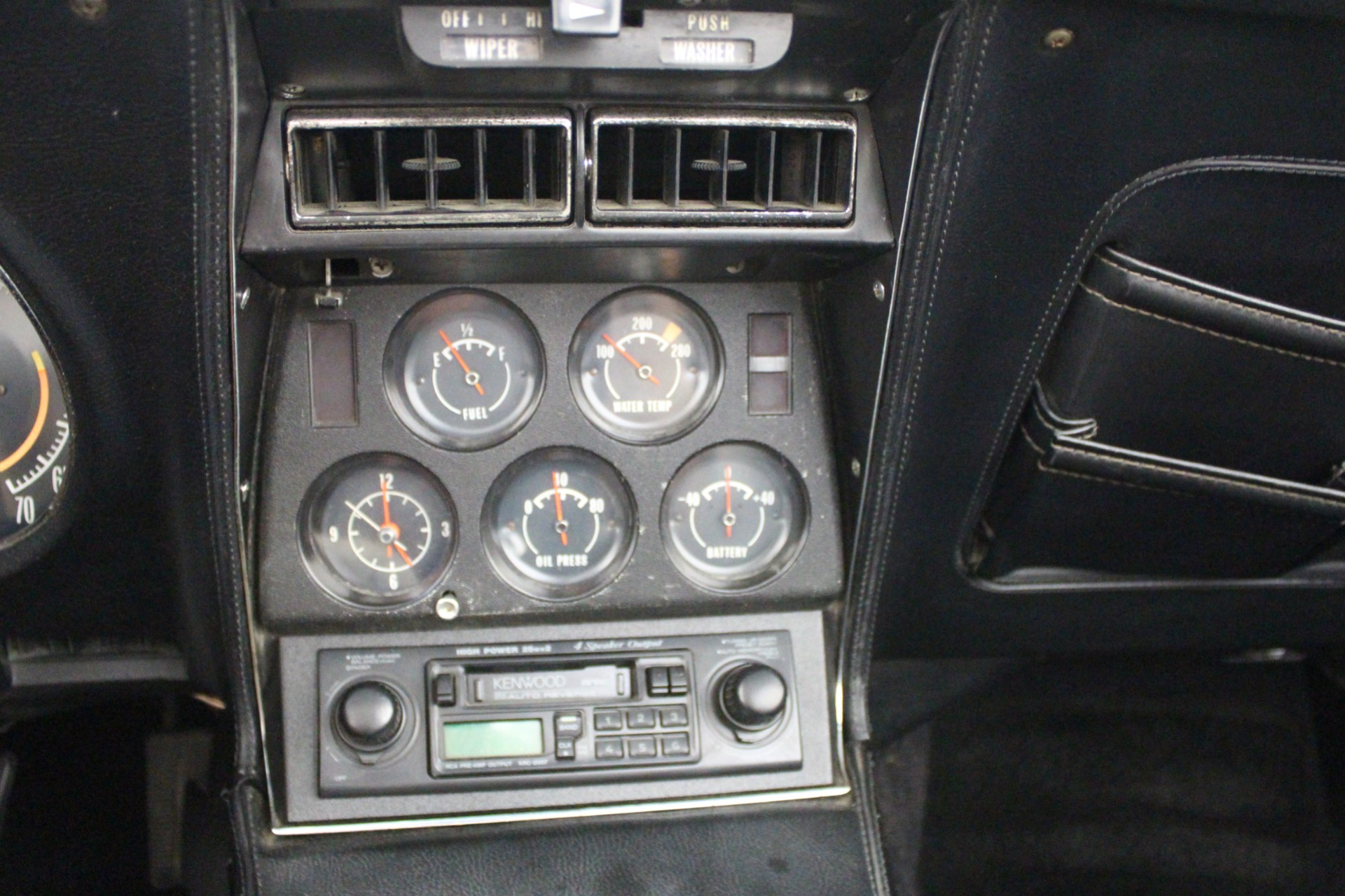 1974 Chevrolet Corvette 16